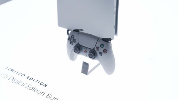 Утечка: Раскрыта стоимость юбилейных версий PlayStation 5 и DualSense к 30-летию первой консоли Sony